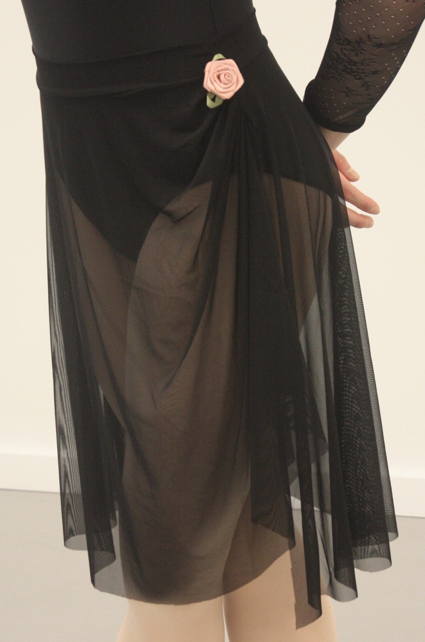Belle mesh skirt Black with a flower detail Front