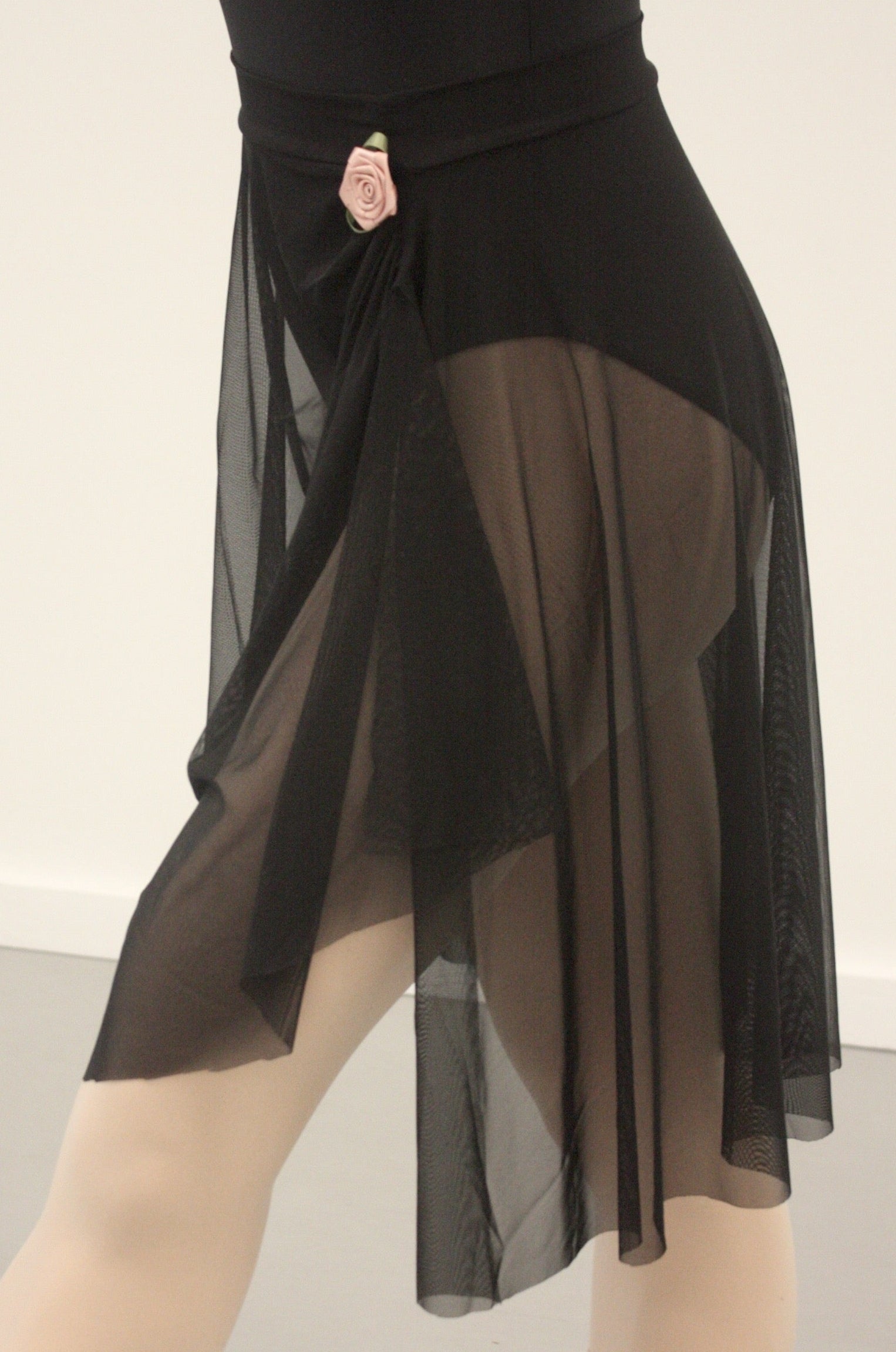 Belle mesh skirt Black with a flower detail Side