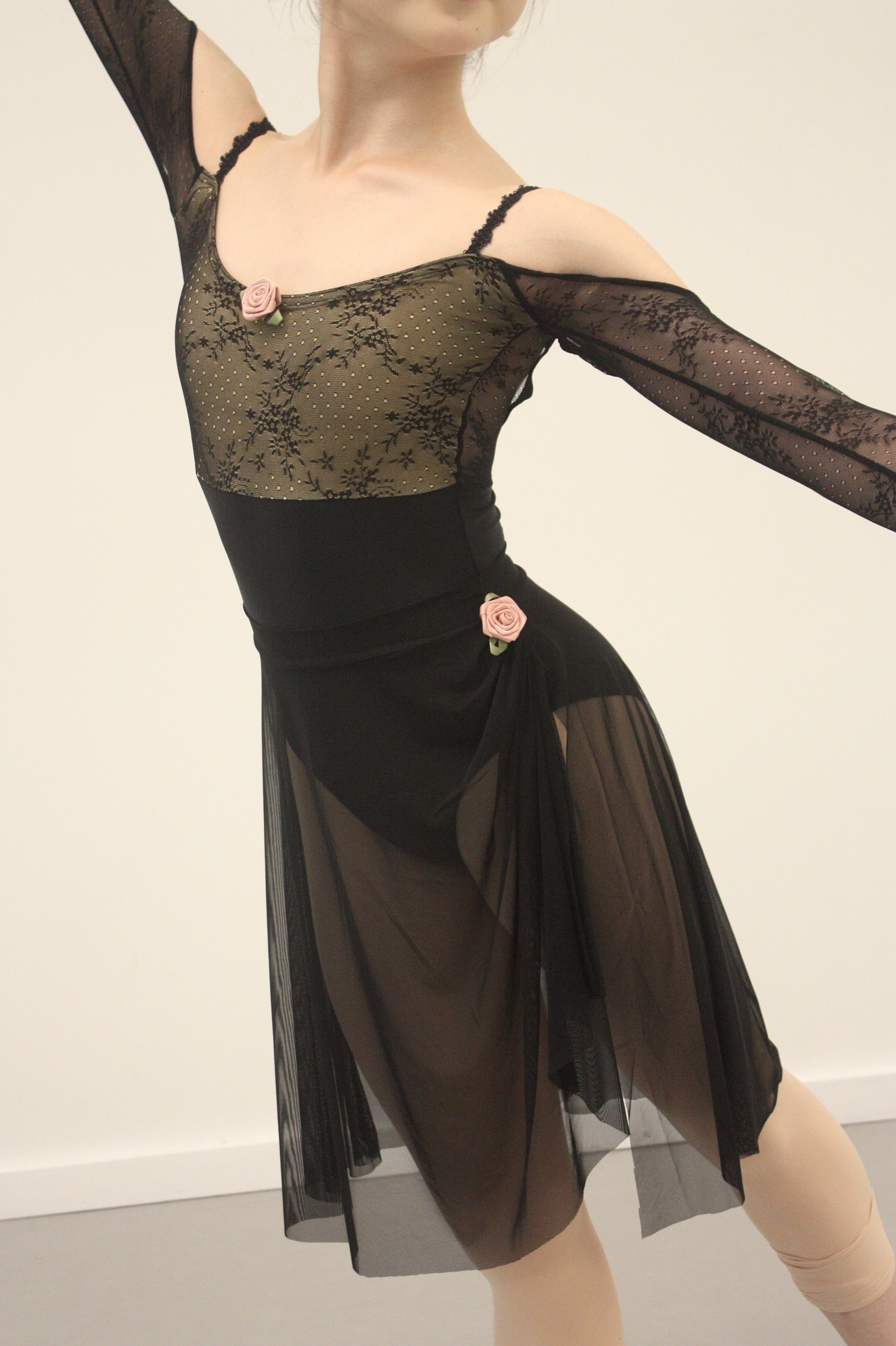 Belle mesh skirt Black with a flower detail full body