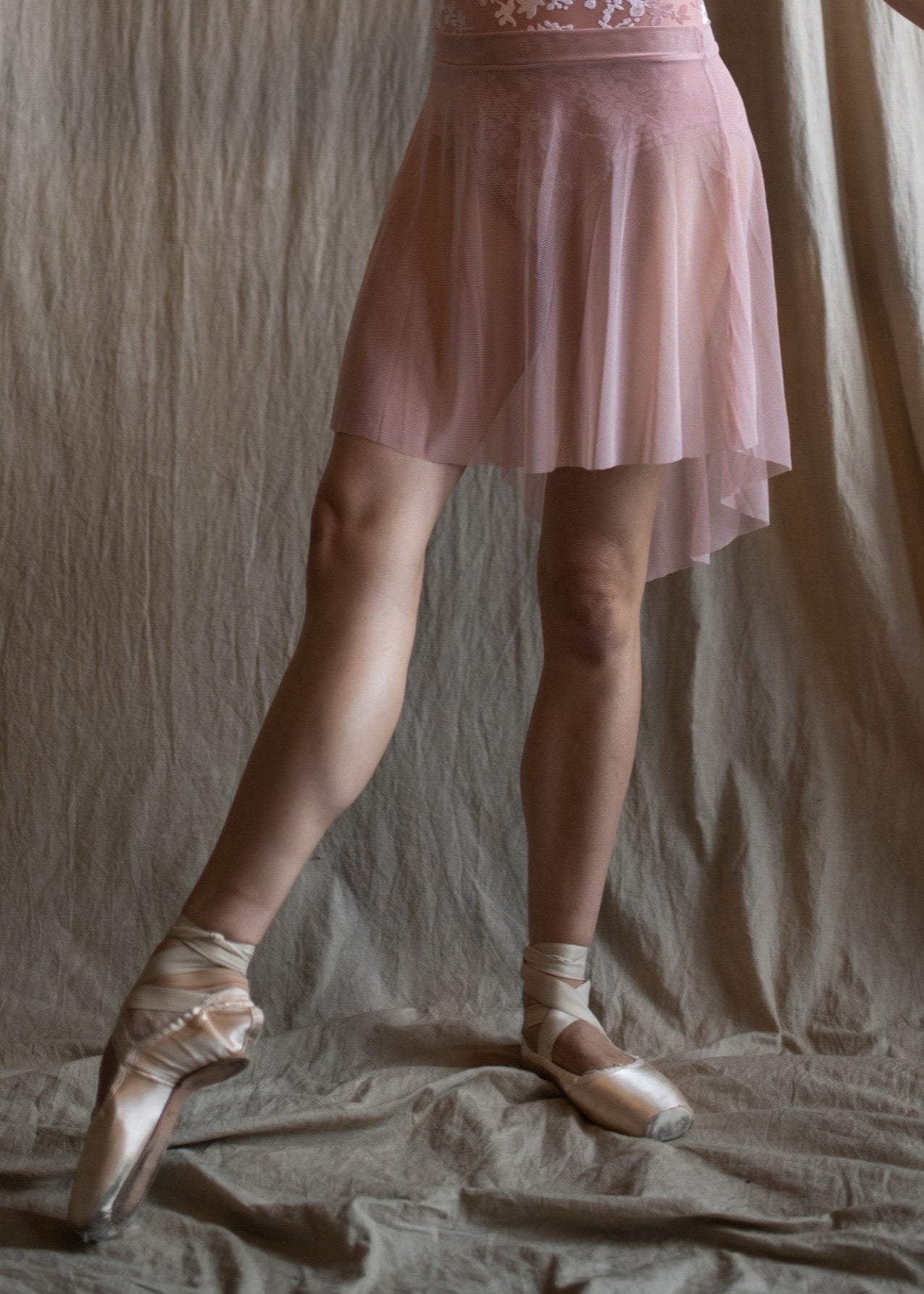 Ava Mesh Skirt - Mesh pull-up ballet skirt dusty pink front