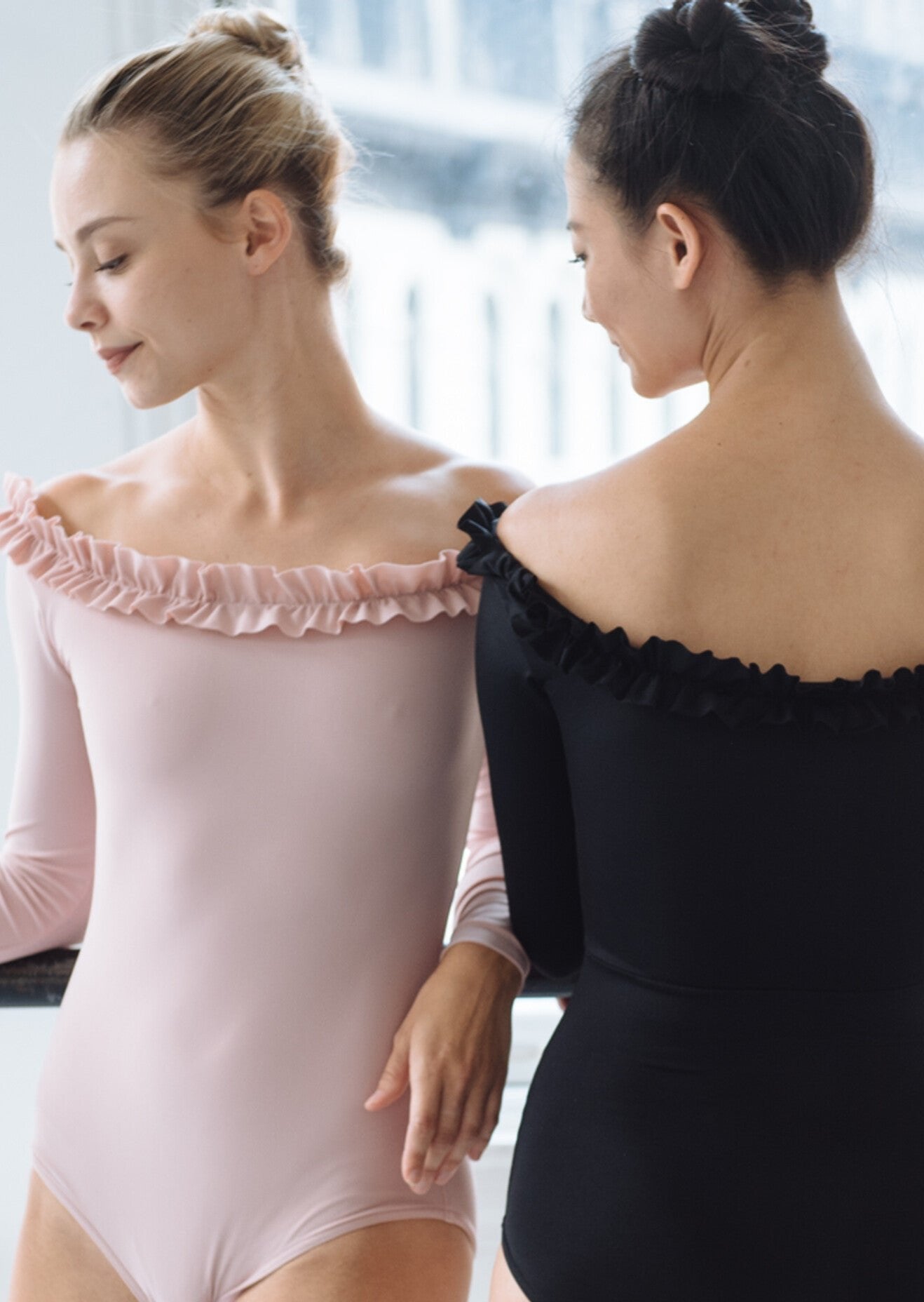 Von Goethem Leotard - Ruffle Neckline Long Sleeves Leotard dusty pink and black