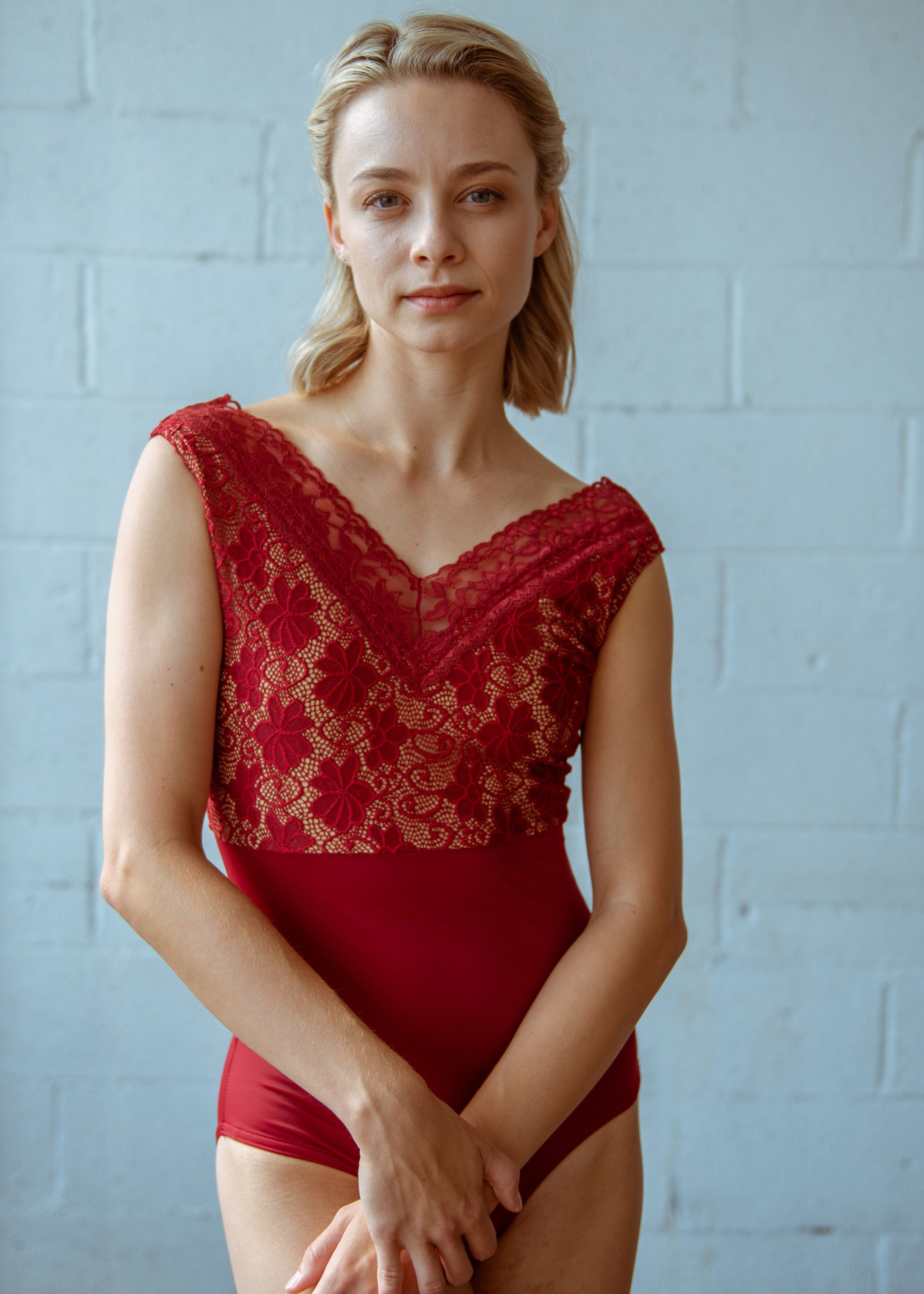 Lisa Leotard - V Neck Sleeveless Lace Leotard red front